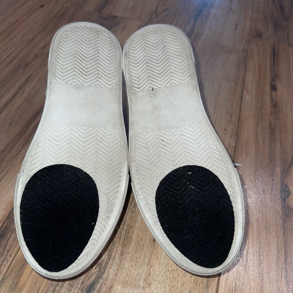 BETSY JOHNSON WOMENS SIDNY SNEAKER - Picture 6 of 6